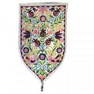Yair Emanuel White Oriental Shield Tapestry Wall Hanging Artistas y Marcas