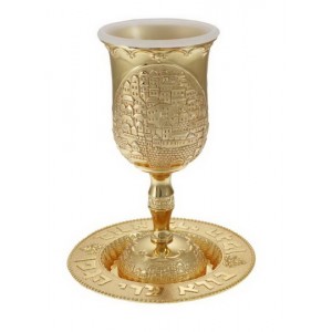 Gold-Colored Kiddush Cup with Matching Saucer, Hebrew Text and Jerusalem Copas y Fuentes para Kidush