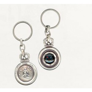 Silver Compass Keychain with Little Prince Illustration and Crown Artistas y Marcas
