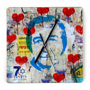 Golda Meir Graffitti Themed Wooden Clock by Ofek Wertman Decoración para el Hogar 